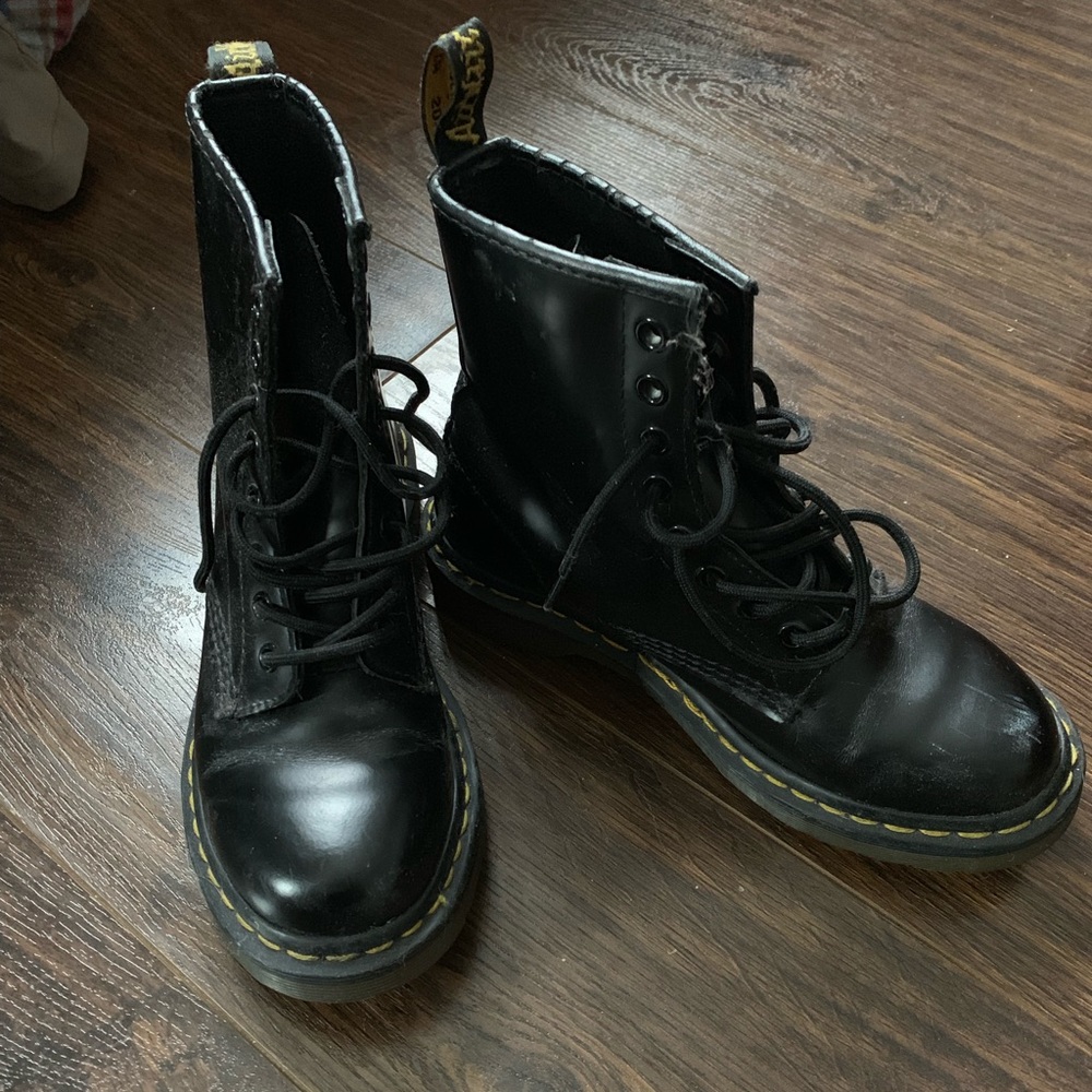 Dr Martins women’s size 6. 1460 smooth style.